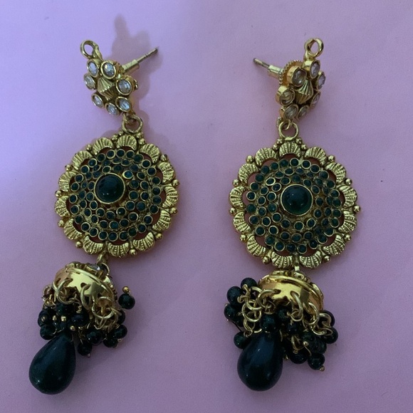 Beautiful earrings - Picture 2 of 4